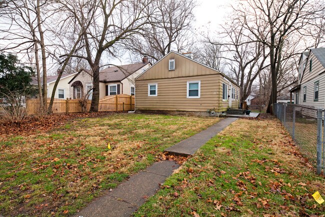 Building Photo - 3-BEDROOM IN SOBRO NEAR THE MONON TRAIL!!