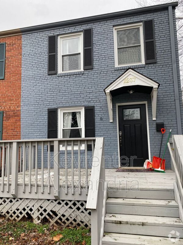 Building Photo - 2237 Arlington Ter