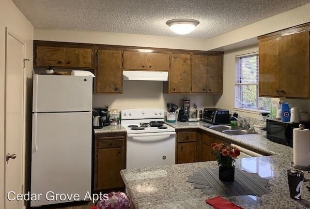 Foto principal - 2 br, 1 bath Apartment - 1865 East 8th Street