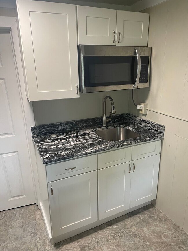 Foto del edificio - 622 E 8th St