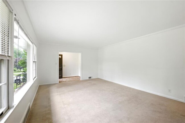 Building Photo - 2321 Tanglewood Rd