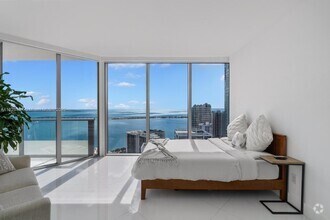 Building Photo - 1300 Brickell Bay Dr