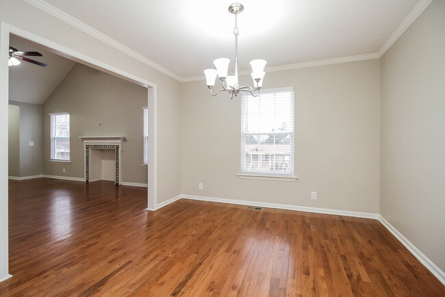 Foto del edificio - 3105 Roundwood Forest Ln