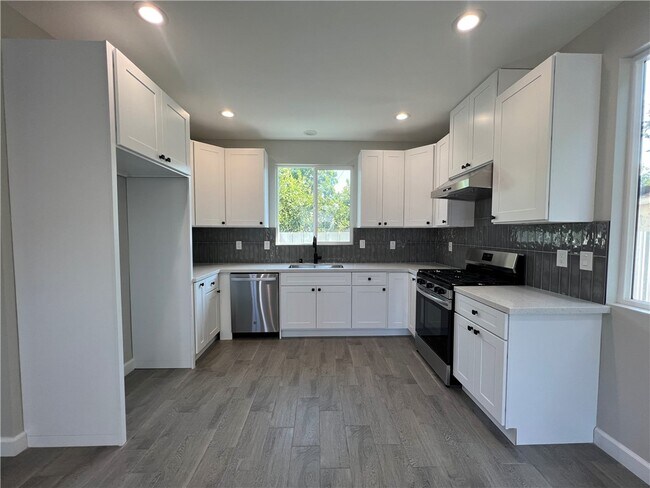 Foto del edificio - 924 W Chestnut Ave