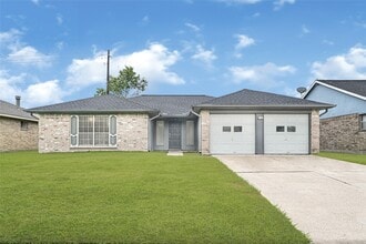 Building Photo - 2335 Bisontine St
