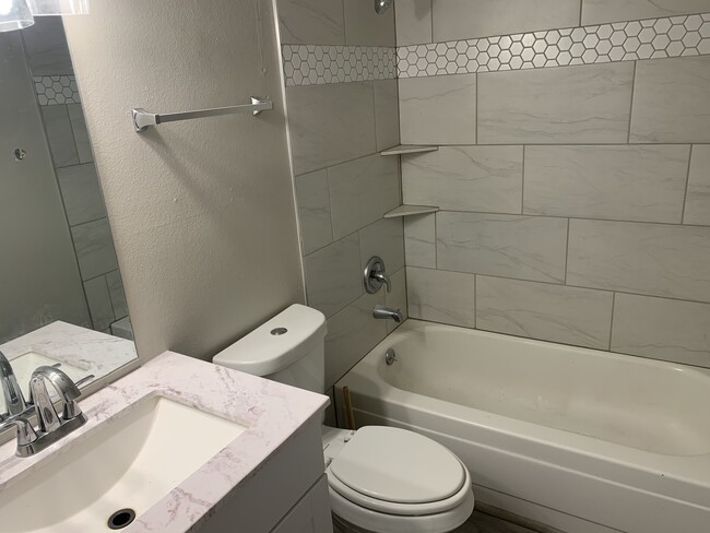 Foto del edificio - 1435 Manitou Blvd