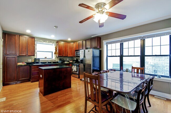 Foto del edificio - 6300 N Rockwell St