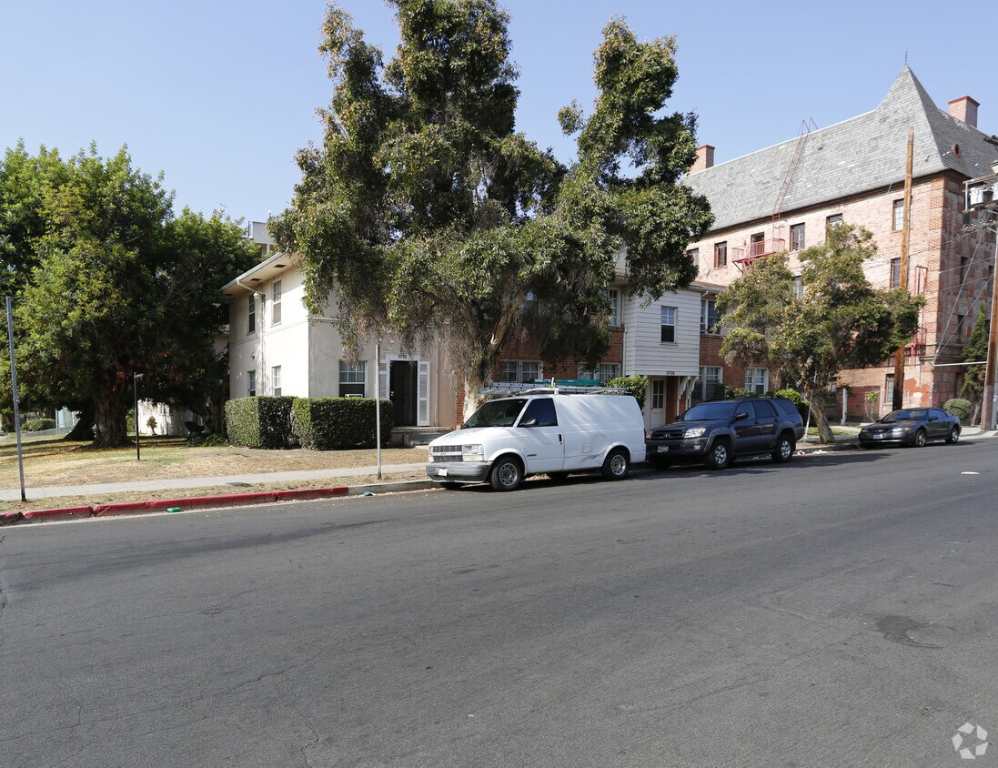 Foto del edificio - 3730-3740 W 9th St