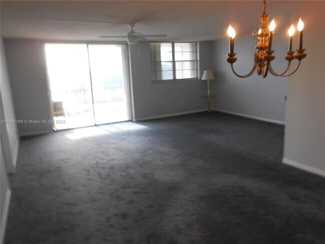 Foto del edificio - 3150 W Rolling Hills Cir