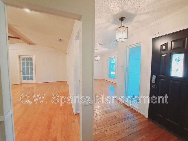 Building Photo - 1005 Harness Ln