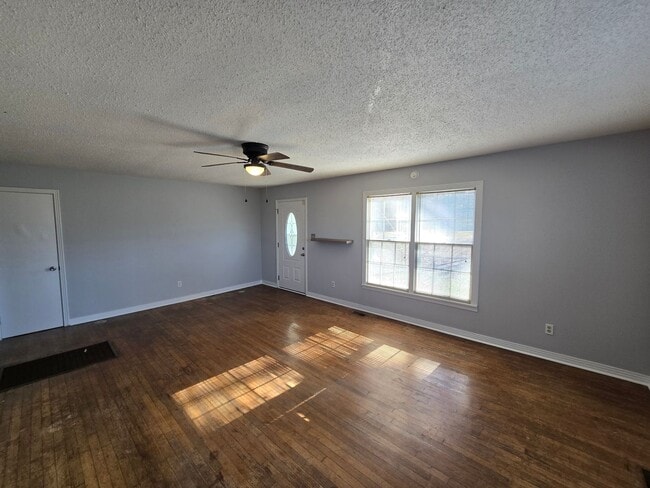 Building Photo - 3 Bed 1 Bath with Acreage