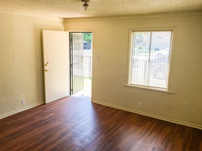 Foto del edificio - 9925 Beach St