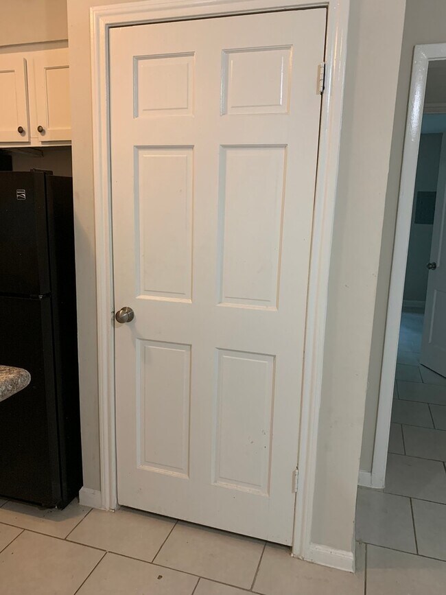 Foto del edificio - Beautiful recently remodeled apartment! / Apartamento recien remodelado
