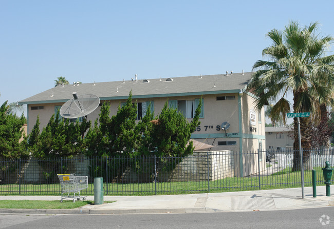 Building Photo - 7th St. Apartments