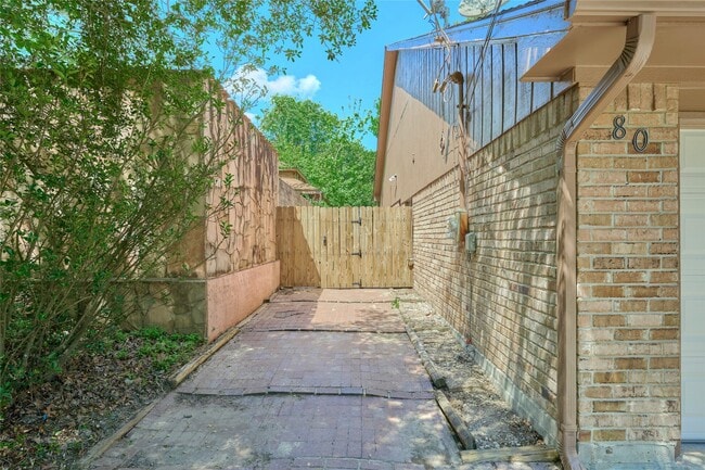 Building Photo - 80 Rolling Hills Dr W