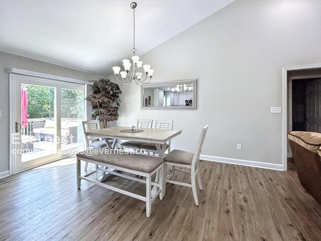 Foto del edificio - 1518 Lakeview Pkwy