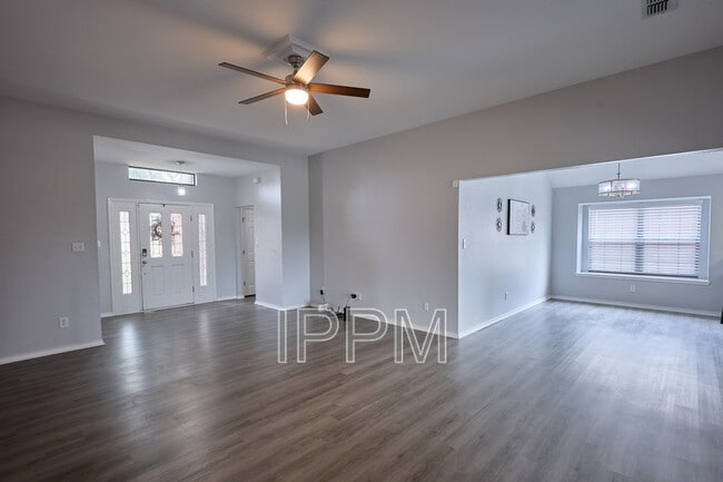 Foto del edificio - 1813 Lazy Lake Dr