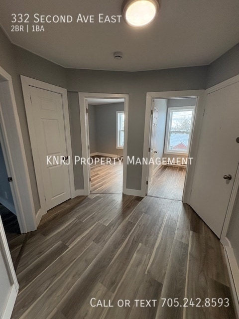 Photo du bâtiment - Two Bedroom Apartment - (Second Floor)