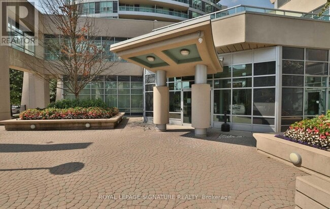 Photo du bâtiment - 1-1601 Elm Dr W