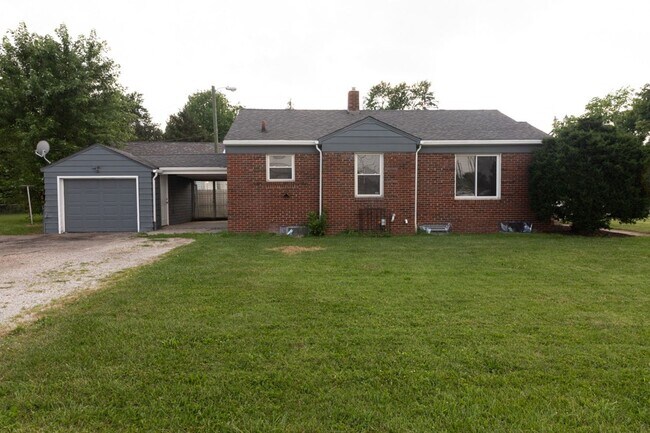 Foto del edificio - 2 Bed 1 Bath Home located in Warren Township