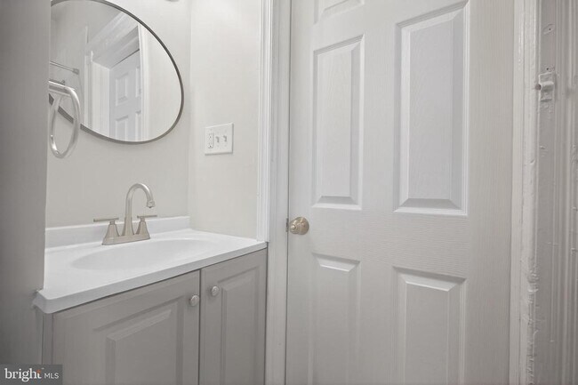 Foto del edificio - 5437 Webster St