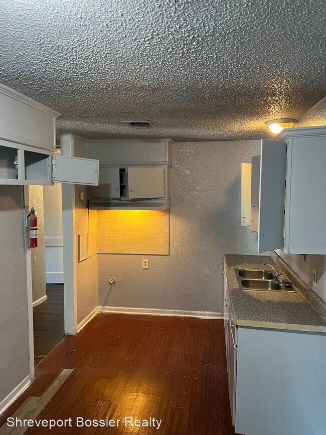 Building Photo - 3 br, 1 bath House - 749 Navaho Trail