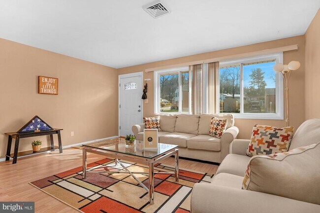 Foto del edificio - 8402 Church Ln