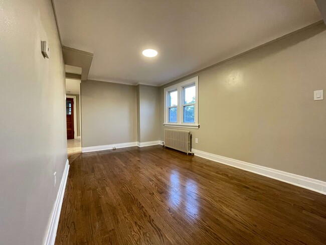 Foto del edificio - 3446 N Ozark Ave