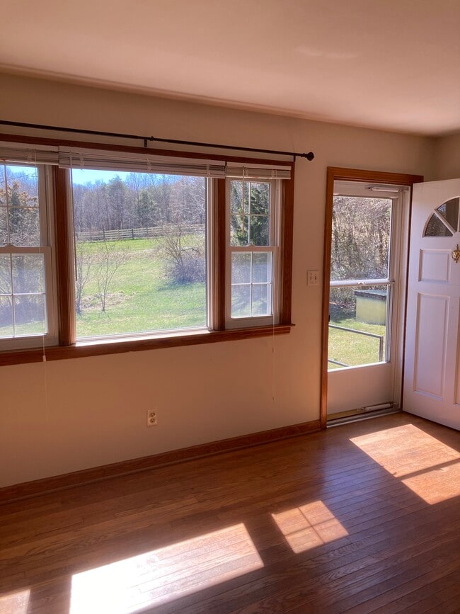 Building Photo - 2533 Wildwood Rd