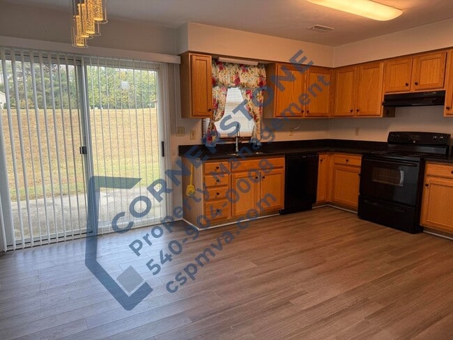 Building Photo - 1105 Lakeview Pl