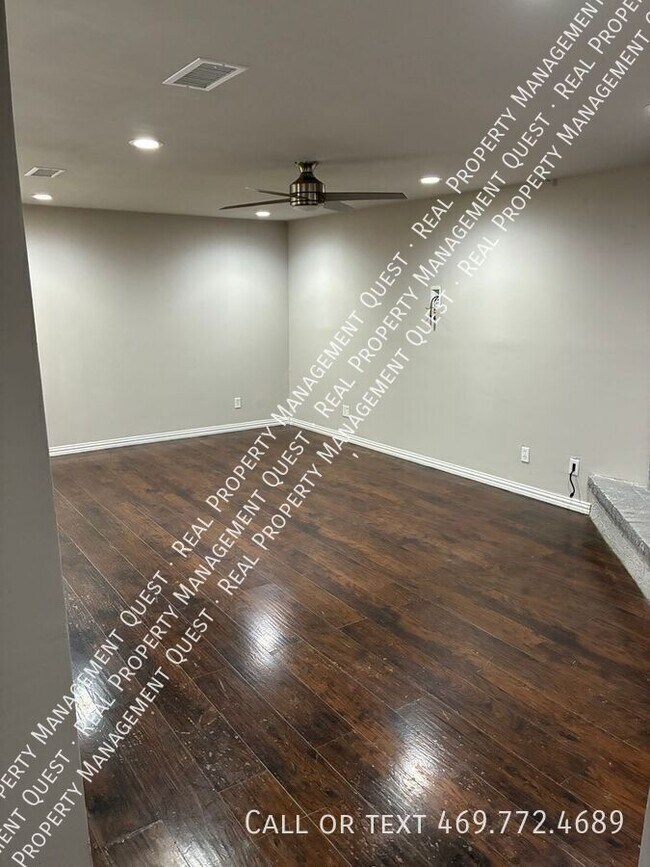 Photo - 802 Netherland Dr House