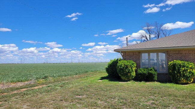 Building Photo - Country Living! 3/2/2 with Basement! Avail...