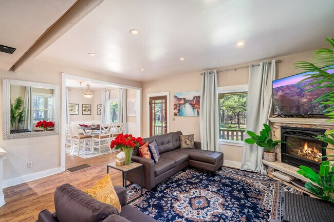 Foto del edificio - 4955 Hidden Hollow Rd