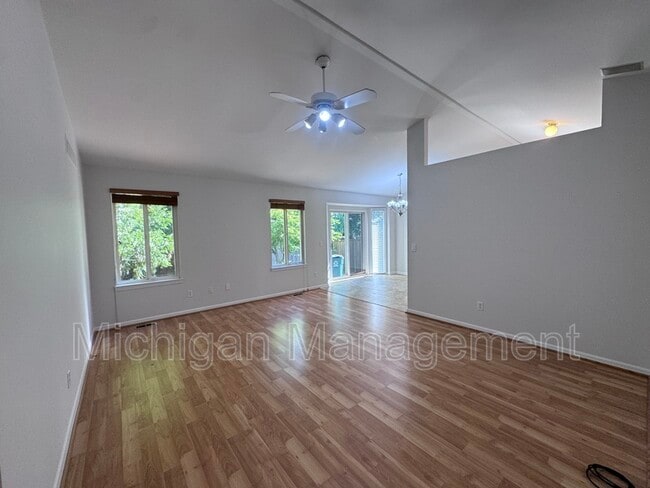 Building Photo - 173 Algansee Dr