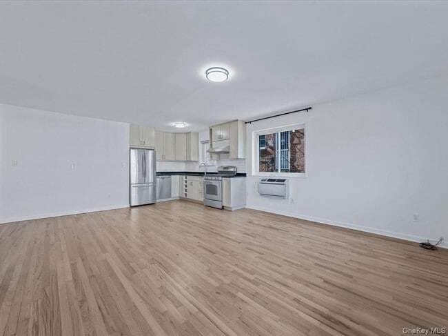 Foto del edificio - 214-16 40th Ave