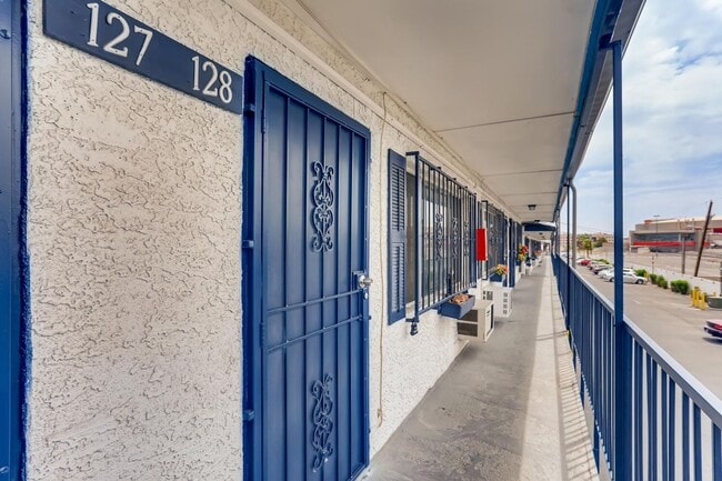 Building Photo - Super CUTE 1 bedroom Condo next to UNLV