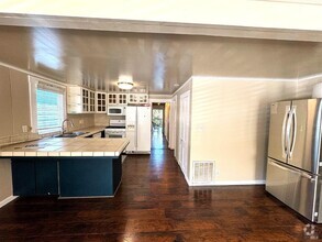 Building Photo - 104 2nd St