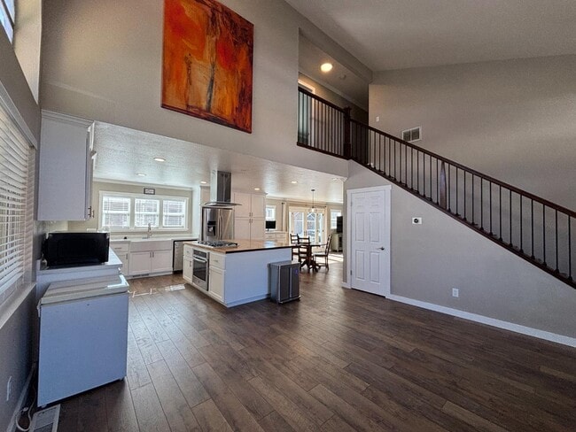 Foto del edificio - 430 Inverness Way