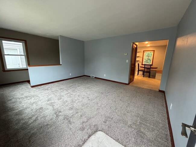 Living Room with stairway to basement - 817 5th St S