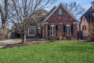 Building Photo - 557 N County Line Rd
