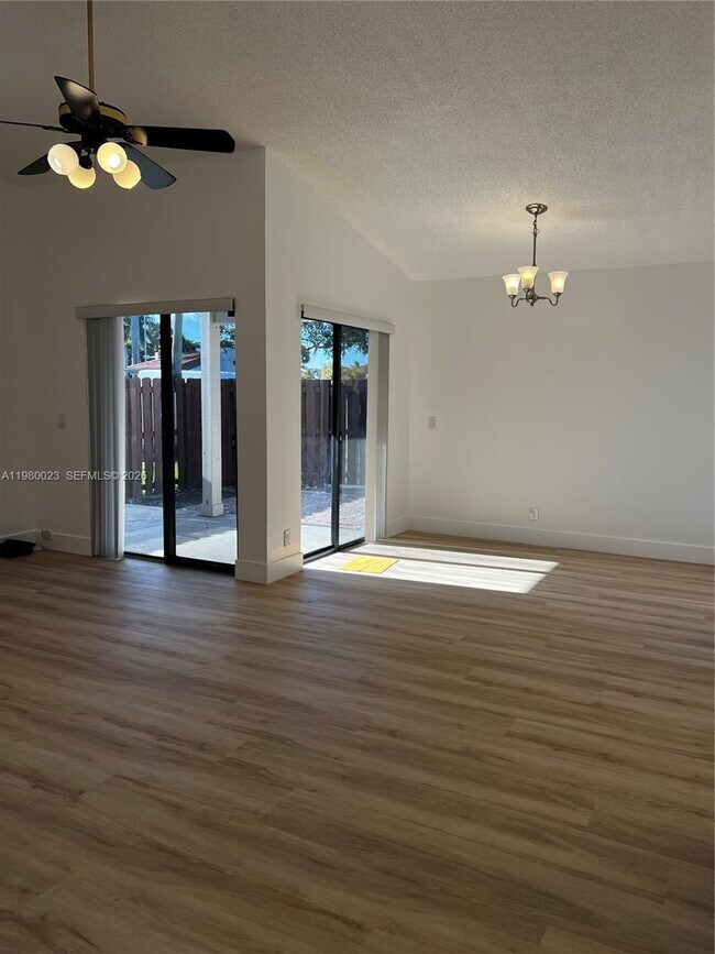 Foto del edificio - 6561 NW 172nd Ln