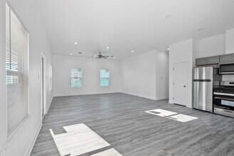 Building Photo - 4620 N Railroad Ave