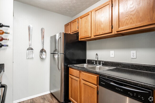 Interior Photo - Wood Creek at Roswell