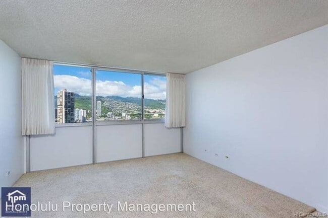 Building Photo - 1 Bedroom in Waikiki Close To Everything
