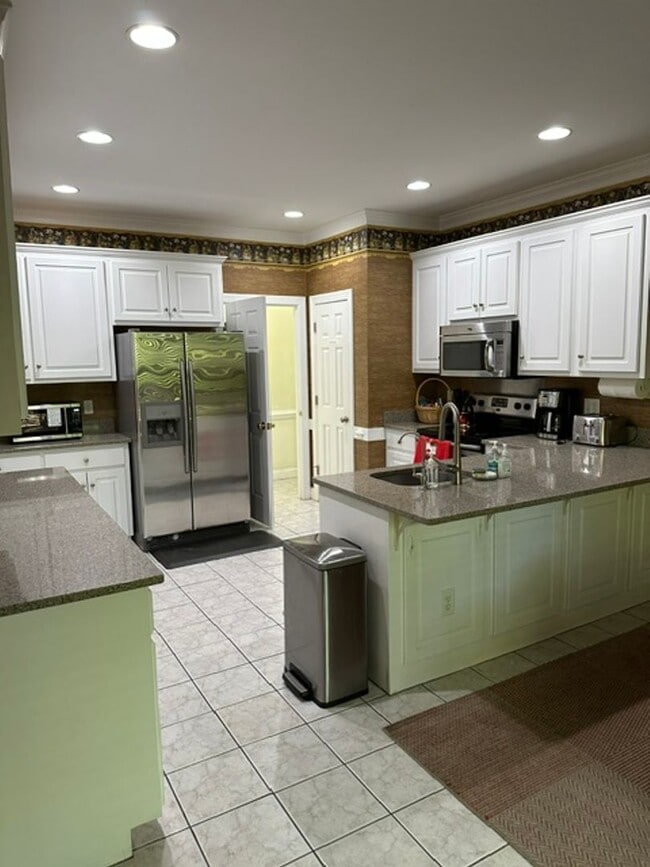 Building Photo - 444 Somerset Way