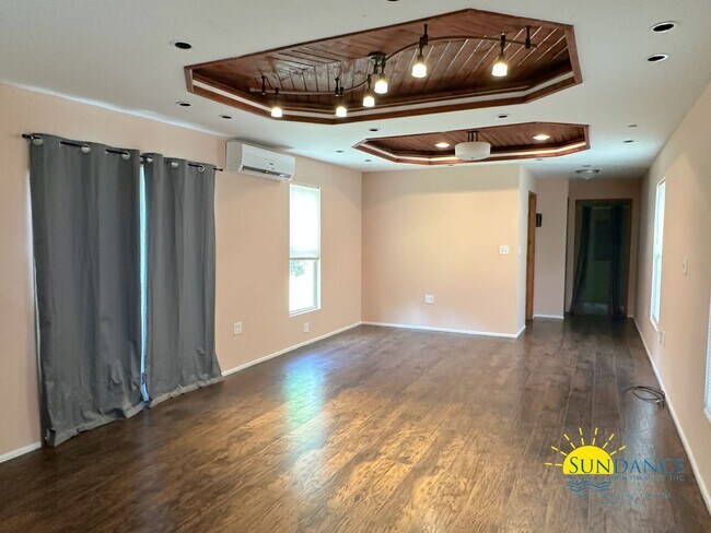 Building Photo - Quaint Mobile Home in Navarre!