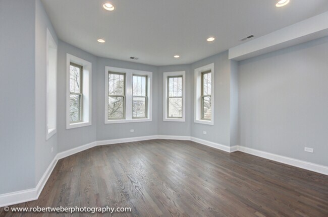Foto del edificio - 2329 W Barry Ave
