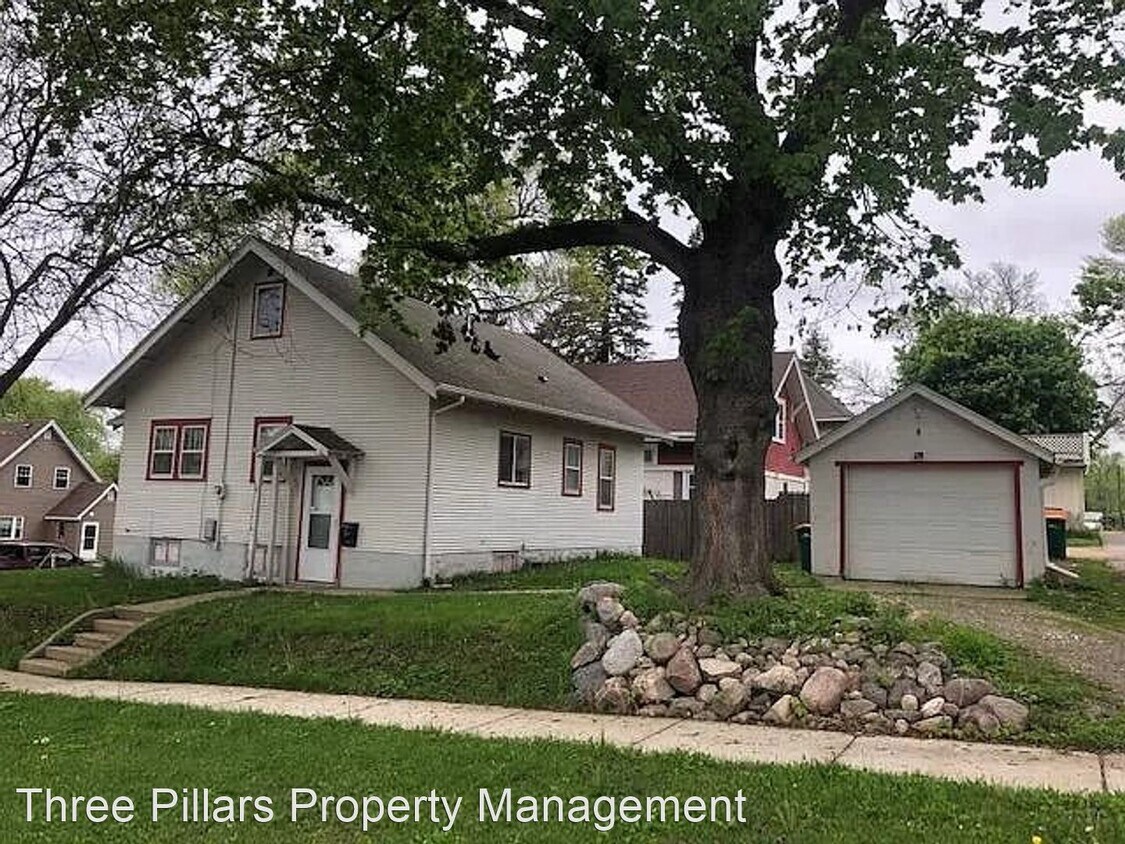 1035 Virginia Pl, Albert Lea, MN 56007 House Rental in Albert Lea, MN