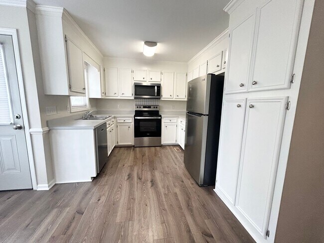 Building Photo - CHARMING HOME IN WEST COLUMBIA'S CHESTNUT ...