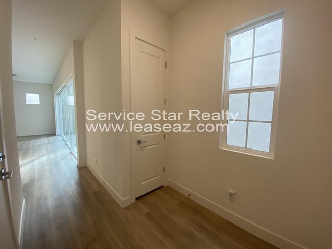Building Photo - 269 E Hackberry Pl